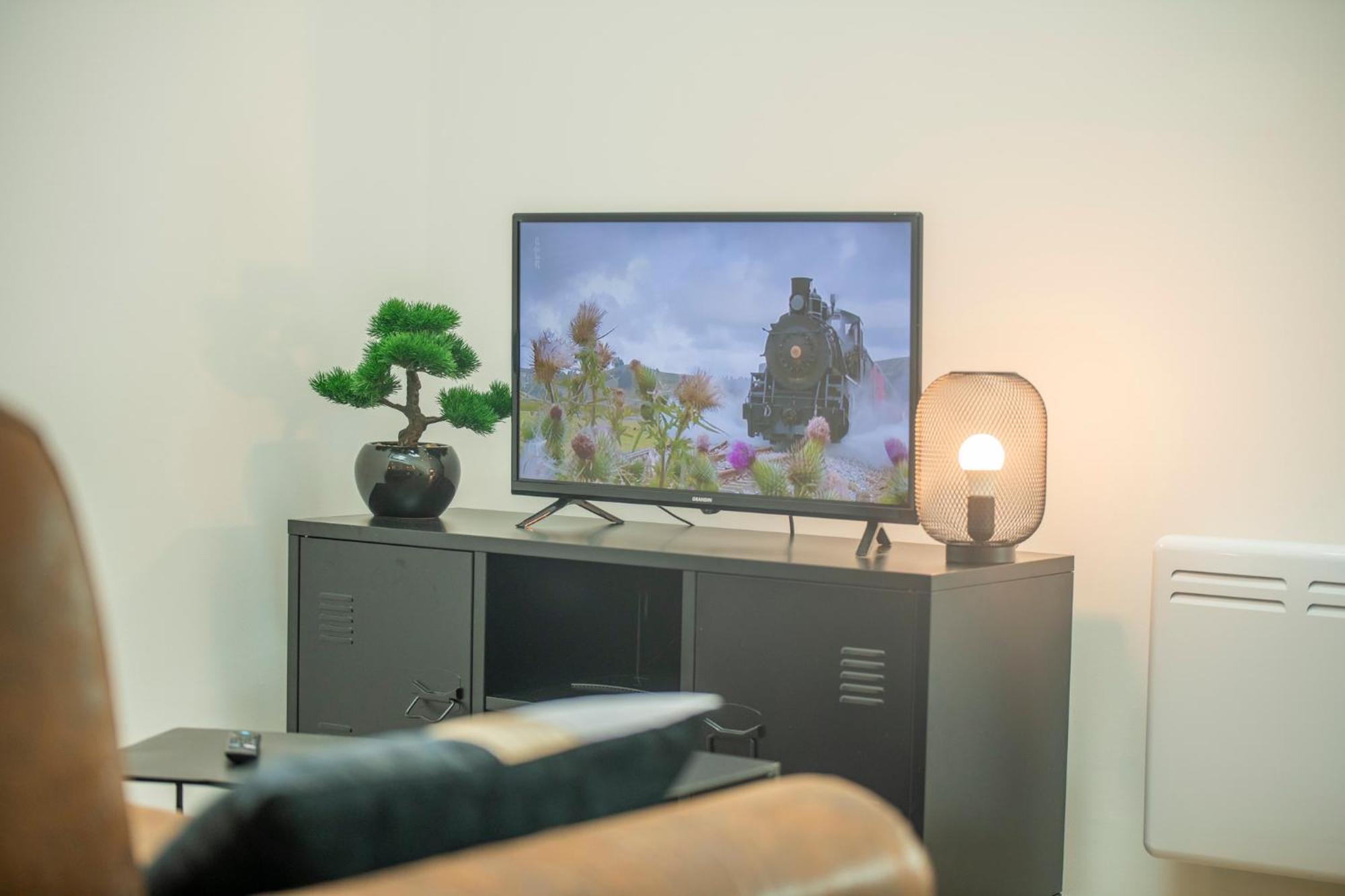 Kasa Factory - Au Calme - Tv & Wifi Apartment Сен-Кантен Екстериор снимка